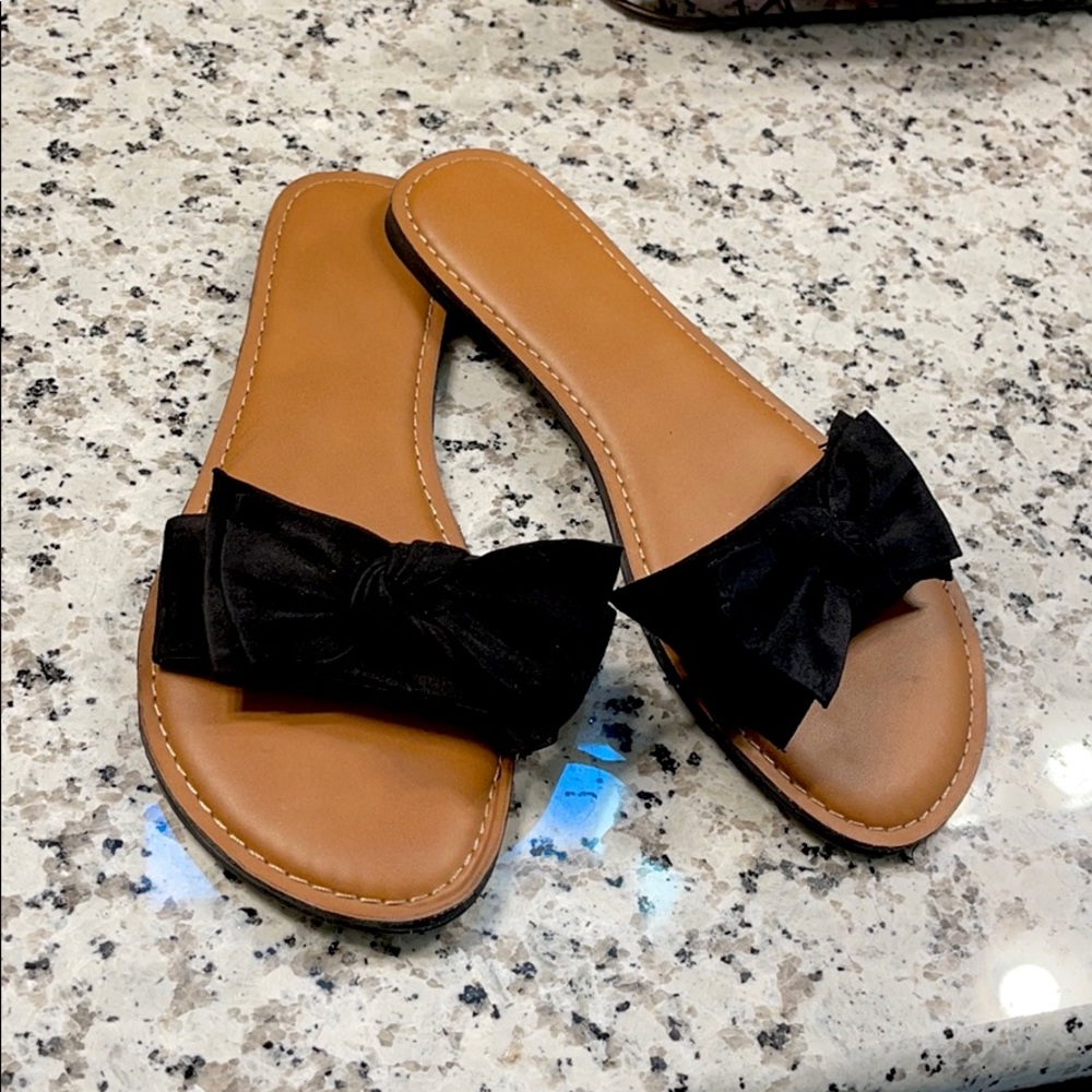 Super cute suede sandals